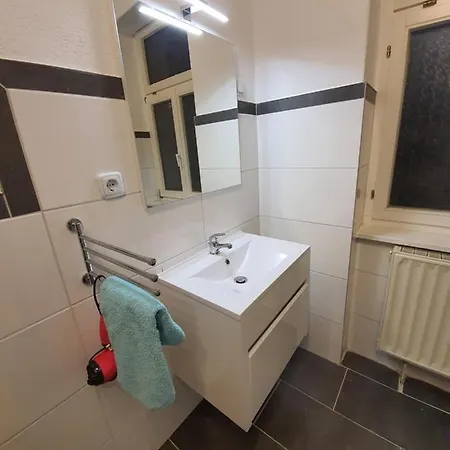 Apartment Zentrale 2 Eg Mit Balkon